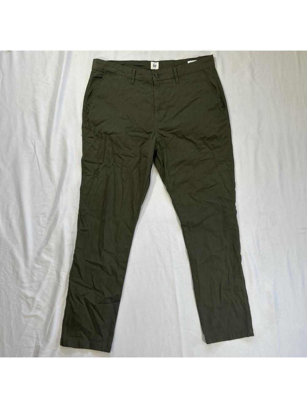 Gap Essential Khaki Slim olive green chino pants in men’s size 34x32.